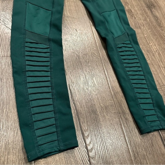 Alo Yoga Pants High Waisted Moto Leggings Size XS Green Workout Gym Activewear - Picture 2 of 12
